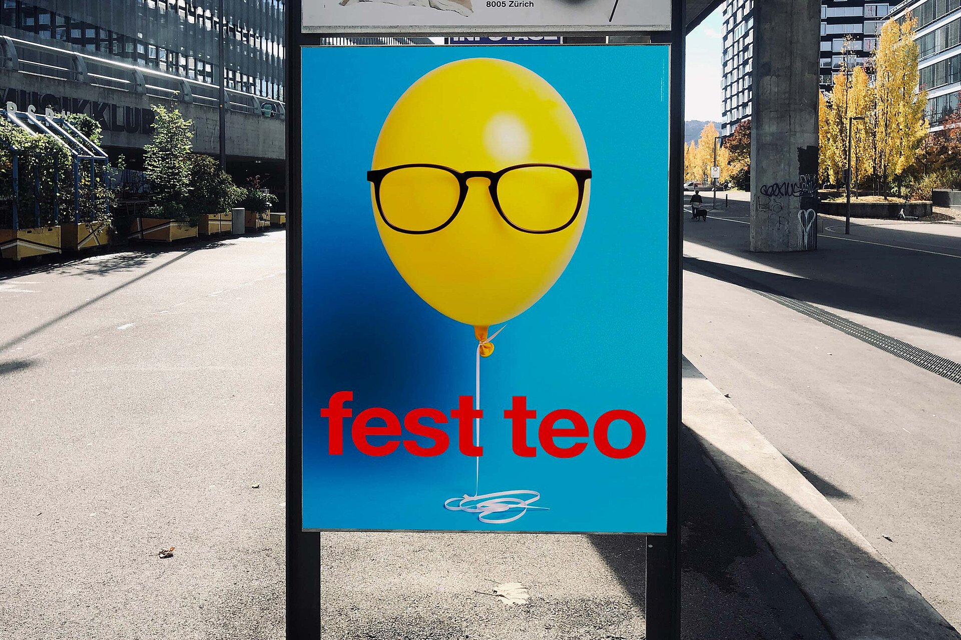 poster tj  ballon with glasses Blue advertising bern